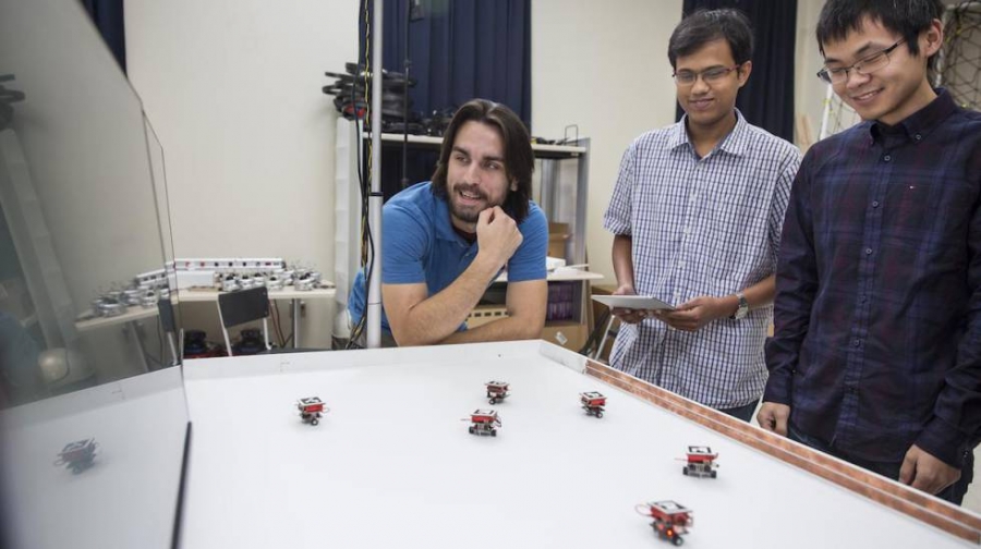 Un enjambre de robots a tu disposición